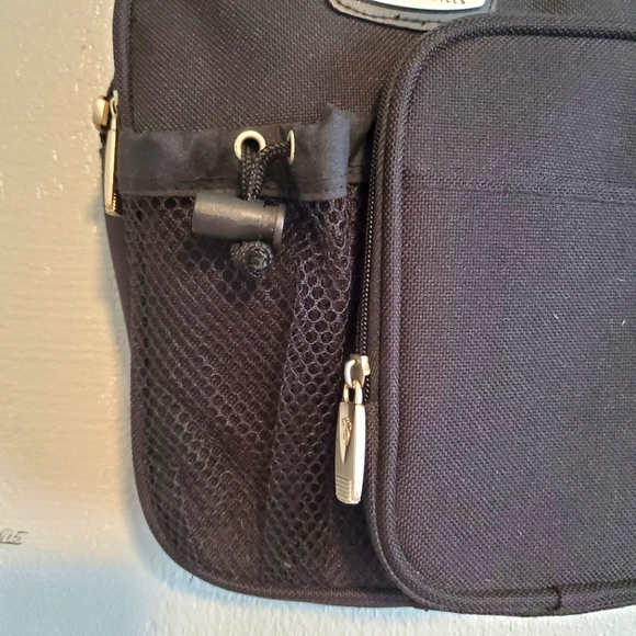 Ricardo Beverly Hills Black Canvas Travel Bag Crossbody Over the Shoulder - Picture 3 of 11